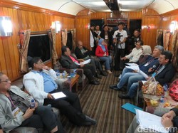 Begini Suasana Rapat Pejabat DKI di Gerbong Kereta Api