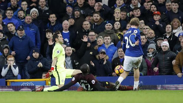 Everton Permalukan City 4-0