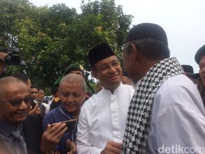 Tak Sengaja Bertemu Guru SMP, Anies Diminta Jadi Pemimpin Berakhlak