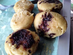 Lembut Manis, Kue Cubit Bertabur Meisjes dan Keju