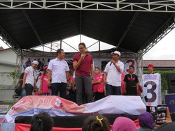 Saat Sandiaga Dilarang Lompat Moshing di Kampanye Akbar