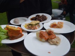 Jokowi Menjamu Shinzo Abe dengan Sate Tegal dan Siomay