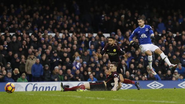 Everton Permalukan City 4-0
