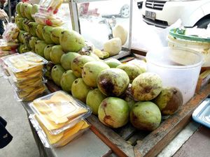 Pedagang Rujak Ini Pilih Beli Cabai Mahal Daripada Ditinggal Pelanggan Pedagang Rujak Ini Pilih Beli Cabai Mahal Daripada Ditinggal Pelanggan
