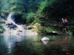 Mencari Kesejukan di Curug Daun, Bogor