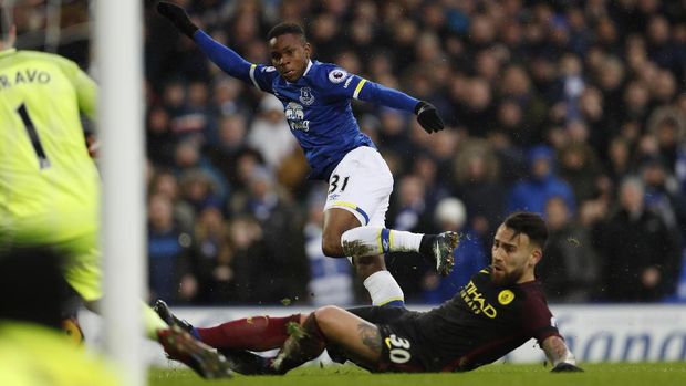 Everton Permalukan City 4-0