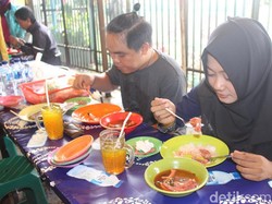 Pedagang Ceker Lapindo dan Sego Sambel Keluhkan Harga Cabai