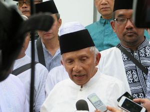 Amien Rais Dukung Tamasya Al-Maidah: Rekayasa Tidak akan Mempan Amien Rais Dukung Tamasya Al-Maidah: Rekayasa Tidak akan Mempan