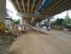 Ban Rusak dan Debu Jadi Keluhan Warga Sekitar Proyek Tol Desari