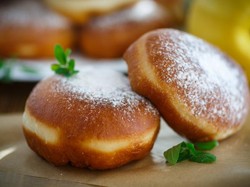 Ini 5 Langkah Bikin Roti Goreng dengan Isi Cokelat yang Empuk