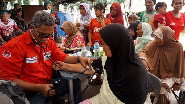 Pengobatan Gratis untuk Korban Banjir Bandang di Bima