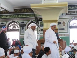 Habib Rizieq Tiba di Masjid Al Azhar, Menunaikan Salat Duha