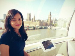 Dosen Cantik ini Ajak Mahasiswanya Kuliah di Kelas Virtual