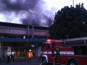 Pabrik di Pulogadung Terbakar, 12 Damkar Dikerahkan