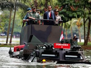 Presiden Jokowi Jajal Naik Anoa Presiden Jokowi Jajal Naik Anoa