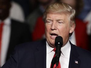 Donald Trump Usul Suntik Disinfektan untuk Libas Corona