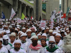 Diduga Sakit Jantung, Seorang Peserta Aksi Demo FPI Pingsan