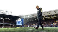 Hari yang berat untuk Josep Guardiola. Dia menderita kekalahan terburuknya pada ajang liga saat Manchester City tunduk 0-4 dalam lawatan ke Everton. (Foto: Michael Regan/Getty Images)