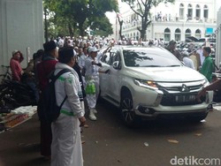 Habib Rizieq Tinggalkan Masjid Al-Azhar, Massa Berangsur Pulang