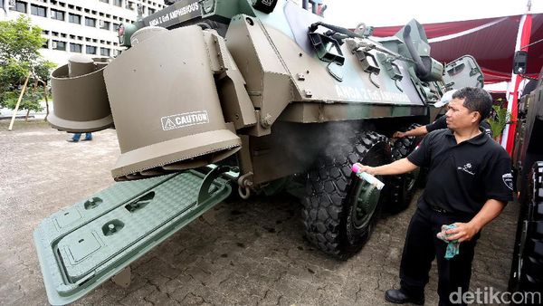 Melihat Dari Dekat Panser Anoa Amphibi