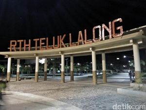 Nongkrong di Pinggir Teluk... Asyik Juga