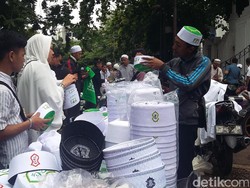 Raup Untung Saat Ada Demo, Pedagang: FPI Lagi Ngetop!