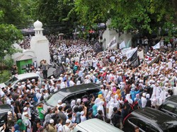 Penampakan Massa FPI Putihkan Jalanan di Sekitar Al-Azhar
