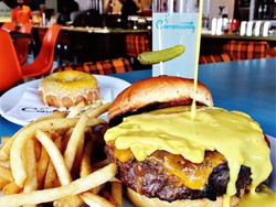 Golden Shower, Burger Penuh Kontroversi Donald Trump