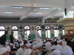 Massa Aksi Mulai Masuki Ruangan Masjid Al-Azhar