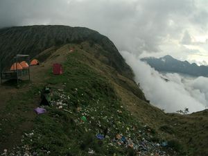 Sampah Plastik Masih Dominasi Gunung dan Taman Nasional