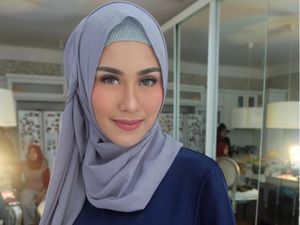 Banjir Pujian, Syahnaz Tampil Beda dengan Berjilbab