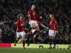 Umpan-umpan Panjang yang Menyelamatkan Wajah MU di Old Trafford