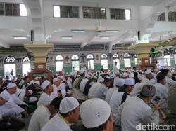 Jemaah Dengar Ceramah dan Baca Alquran, Begini Suasana di Al Azhar