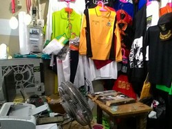 Bisnis Atribut Partai di Pasar Senen Masih Sepi, Ini Sebabnya