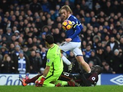 Dua Wajah Berbeda Claudio Bravo