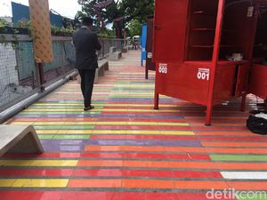 Mulai Hari Ini PKL Cihampelas Pindah ke Skywalk Mulai Hari Ini PKL Cihampelas Pindah ke Skywalk