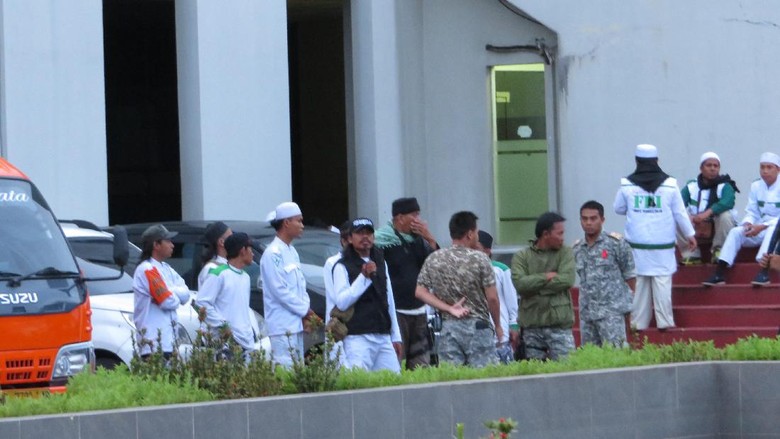 Polisi Kawal Long March FPI