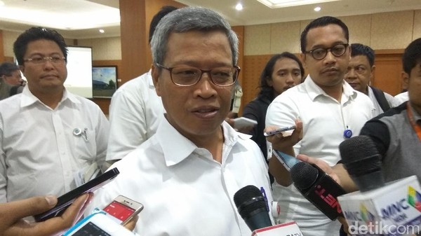 Irjen Kemendikbud Daryanto jumpa pers tentang Komite Sekolah. (A Mustaqim/detikcom)