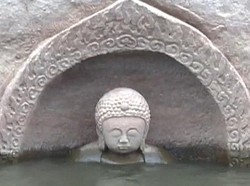 Cuma di China, Danau Surut Muncul Patung Buddha Raksasa