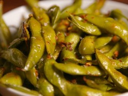 Bikin Sendiri Camilan Sehat, Edamame Panggang Bumbu Pedas