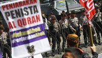 Perang Spanduk Massa Pro vs Kontra Ahok