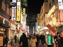 Geliat Malam Kawasan Shinjuku di Jepang, Seperti Tak Pernah Tidur