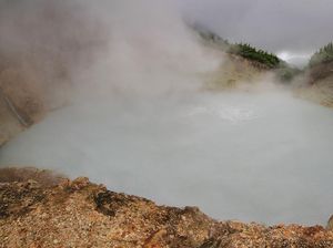Jangan Berenang di Danau Mengerikan Ini, Airnya Mendidih! Jangan Berenang di Danau Mengerikan Ini, Airnya Mendidih!