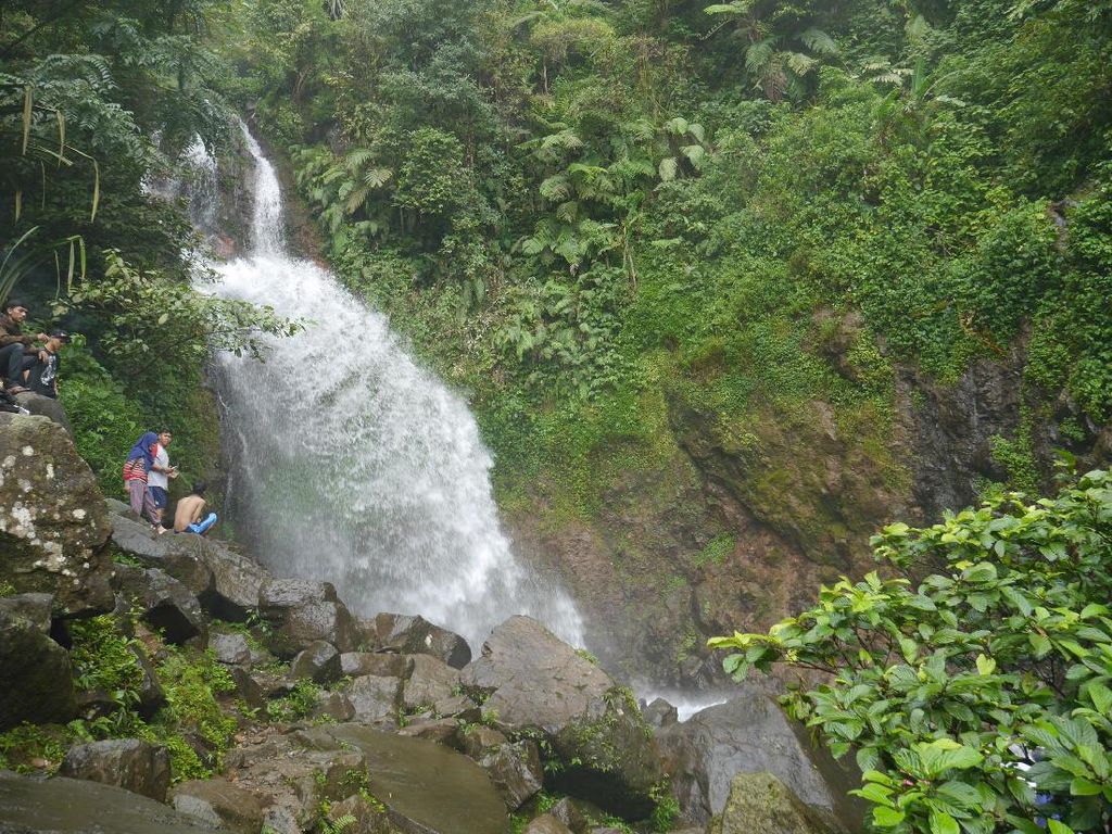 Liburan ke Curug Ciherang Bogor, Ada Keseruan Apa Saja Sih? Liburan ke Curug Ciherang Bogor, Ada Keseruan Apa Saja Sih?