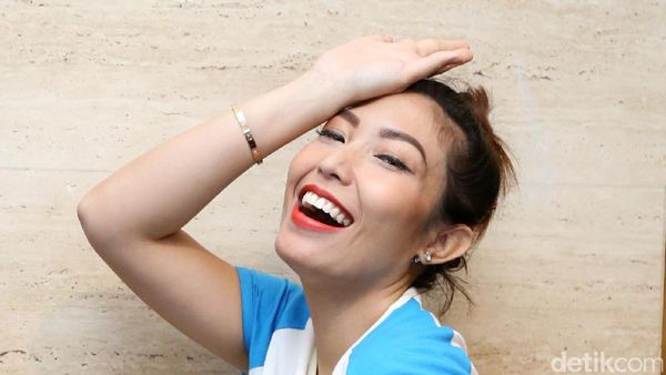 Ayu Dewi Makin Centil Aja