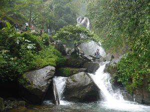 Wisata ke Curug Ciherang yang Cantik di Bogor, Ini Tipsnya! Wisata ke Curug Ciherang yang Cantik di Bogor, Ini Tipsnya!