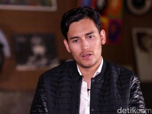 Perpisahan Orangtua Salah Satu Faktor Arifin Putra Menjadi Pemalu