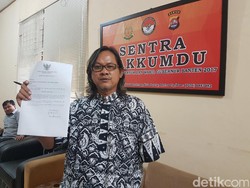 Dilaporkan Wahidin, Novelis Gol A Gong Diperiksa Bawaslu Banten