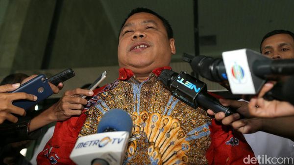 KPK Periksa Anggota Komisi V Fathan Subchi