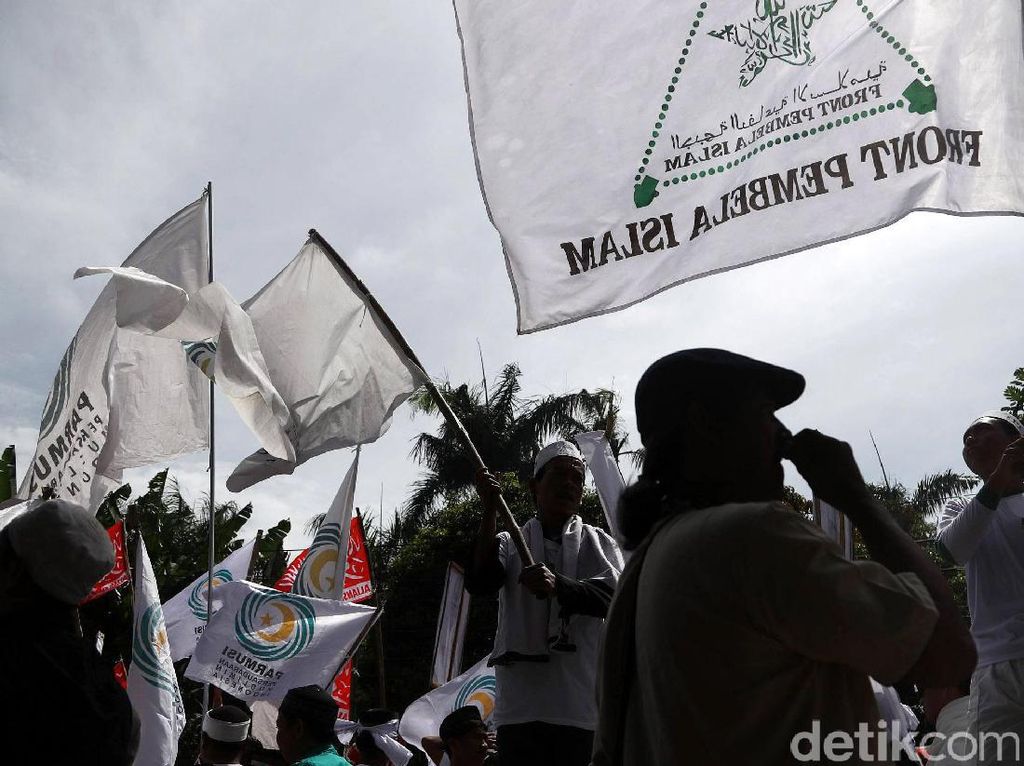 FPI Dibela Eks Jubir HTI FPI Dibela Eks Jubir HTI